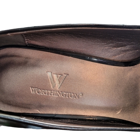Worthington basic black leather pumps with buckle detail- 8.5 - Picture 6 of 7